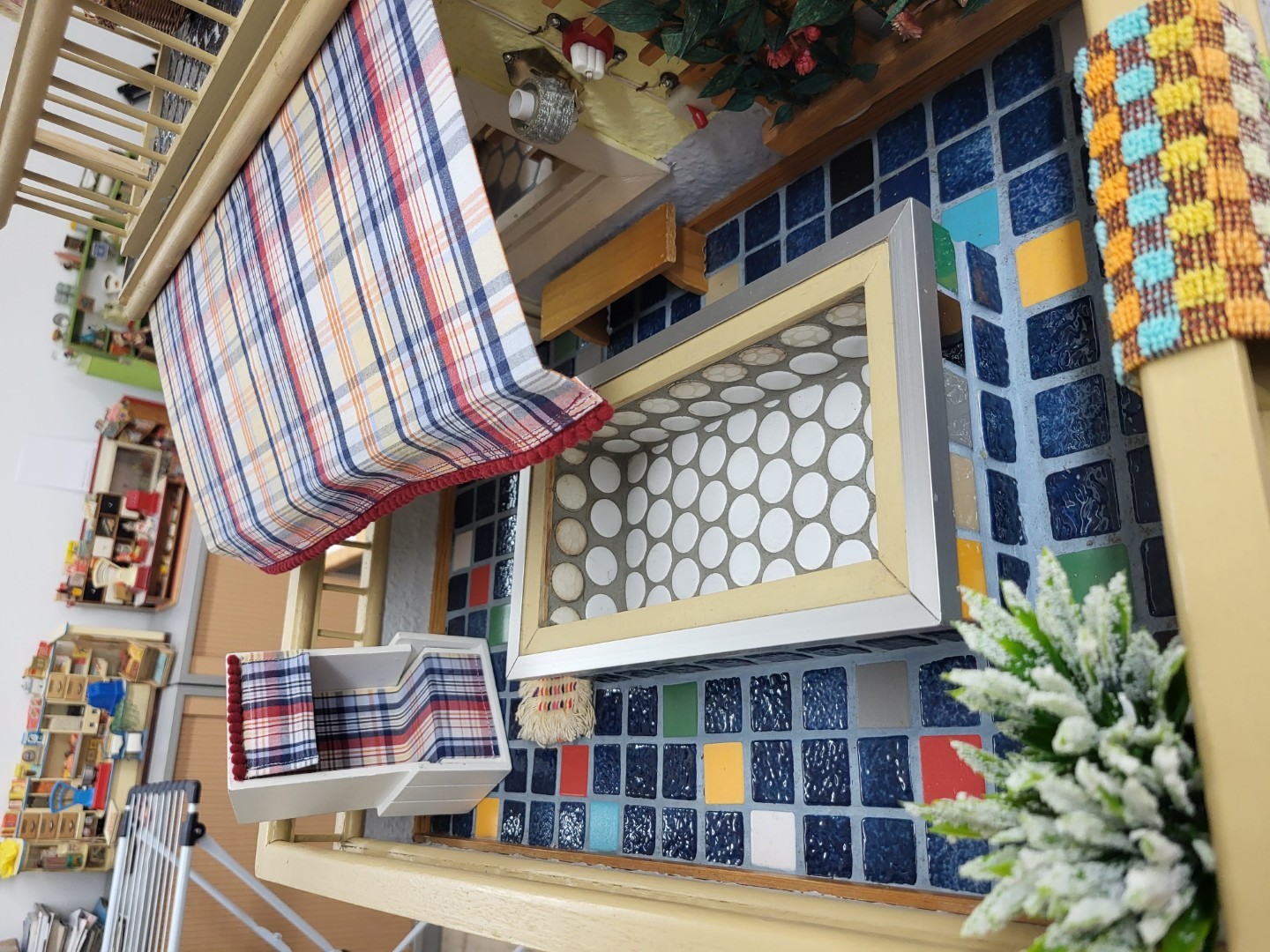 Seitliche Terrasse links mit Pool