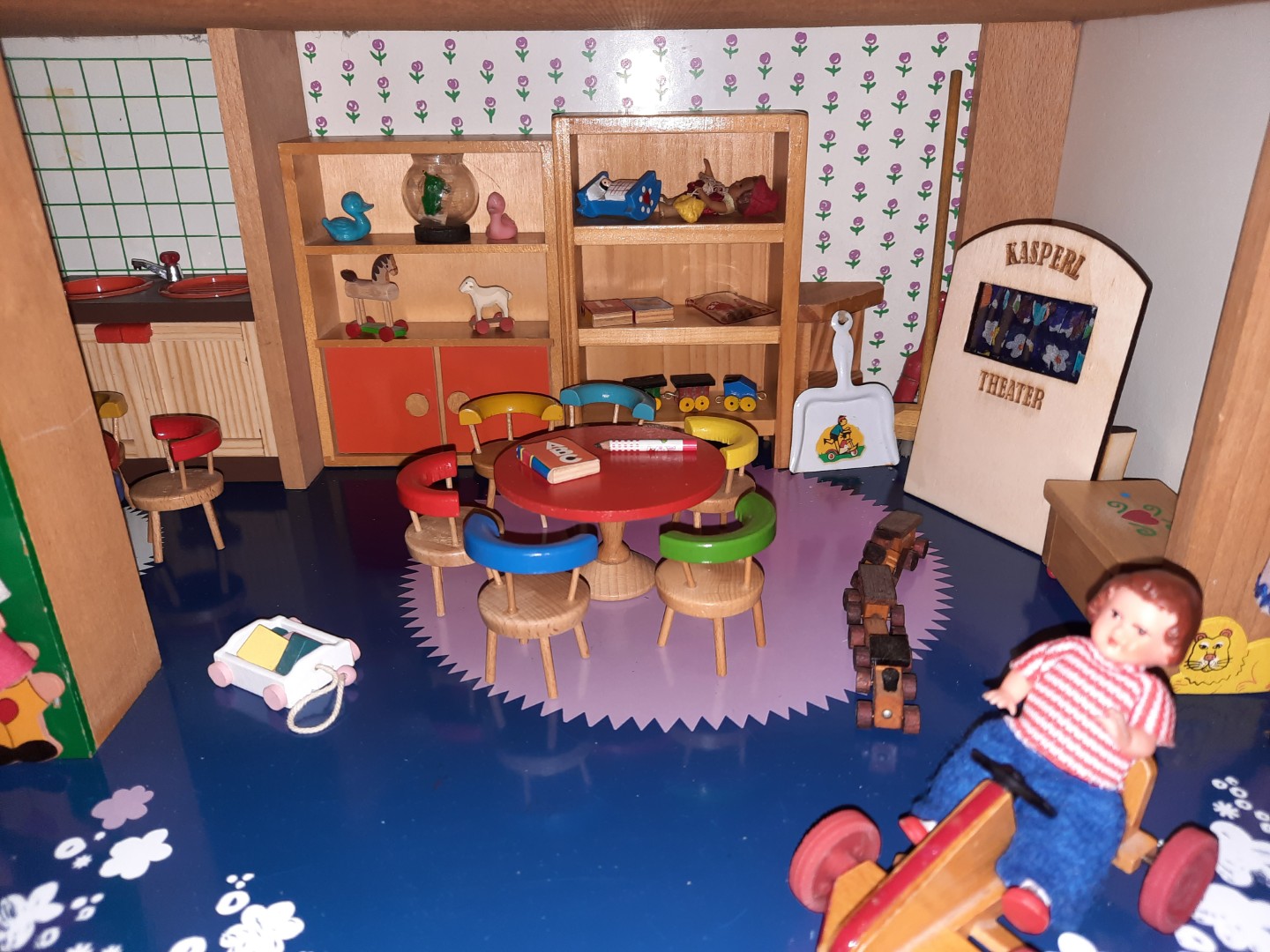 Spielzimmer mit Kasperltheater