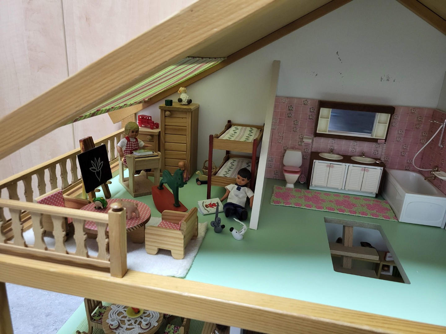 Kinderzimmer mit Bad